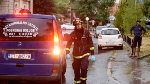 Gunman kills 11 on the street after family dispute; police kill him Gunman kills 11 on the street after family dispute; police kill him