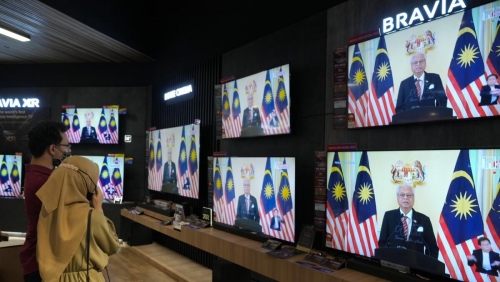 Malaysian PM dissolves Parliament, calls snap polls Malaysian PM dissolves Parliament, calls snap polls