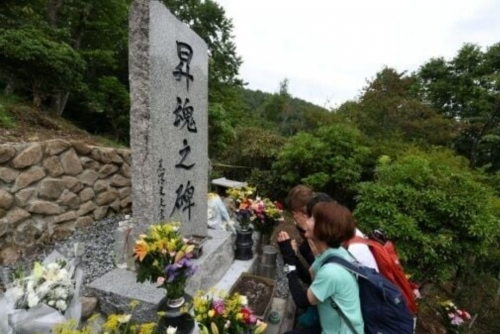 Families Remember Japan’s Deadliest Plane Crash 40 Years On