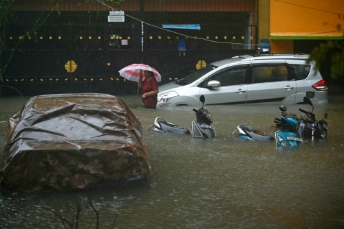 Eight dead as cyclone batters India's southeast coast