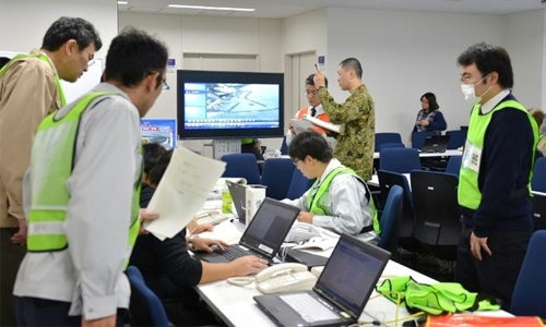 Quake hits off Japan's Fukushima, no tsunami risk Quake hits off Japan's Fukushima, no tsunami risk