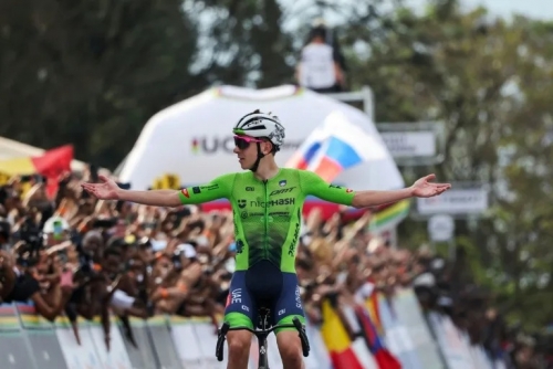 Pogacar defends cycling world title with solo run Pogacar defends cycling world title with solo run