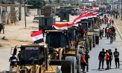 Egypt sends building equipment to begin Gaza reconstruction Egypt sends building equipment to begin Gaza reconstruction