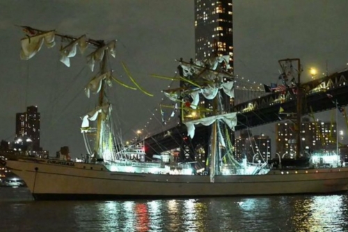Two Dead, 19 Injured as Mexican Navy Ship Crashes into Brooklyn Bridge Two Dead, 19 Injured as Mexican Navy Ship Crashes into Brooklyn Bridge