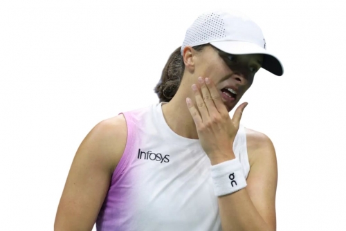 Swiatek plays down favourite status 