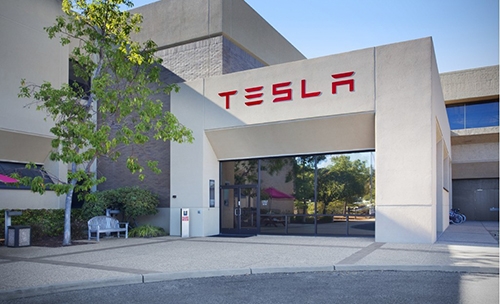 Tesla shares dive as deliveries hit low end of forecast Tesla shares dive as deliveries hit low end of forecast