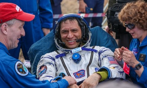 US astronaut gets used to Earth after record-setting 371 days in space