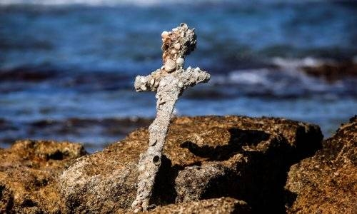 Sharp-eyed diver recovers crusader sword from Israel seabed