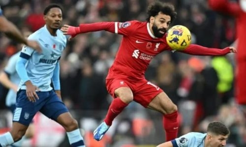 Salah extends scoring streak to send Liverpool joint top of Premier League