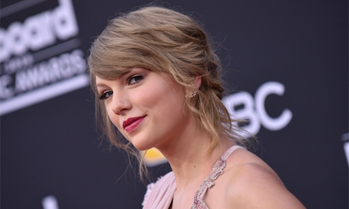 Swift gets political, backs Democrats Swift gets political, backs Democrats