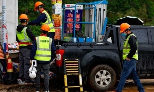 Chinese search for second black box from crashed jet