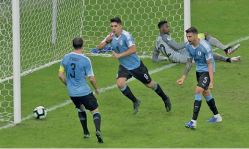 Uruguay crush 10-man Ecuador