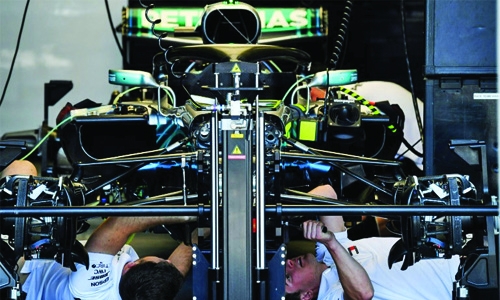 Wenger fan Hamilton sees his future with Mercedes