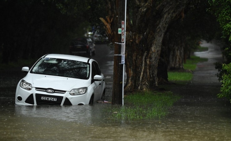 Heavy rain hammers Australia's east; cyclone weakens in the west