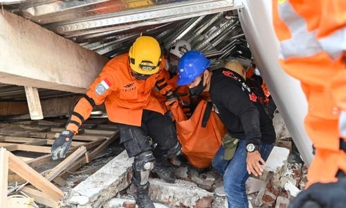 6-year-old boy rescued from rubble two days after Indonesia quake