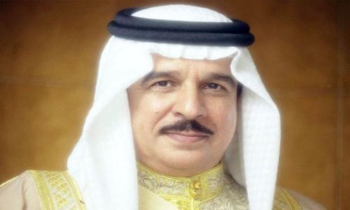 HM King attends Royal Tanks' shooting exercise