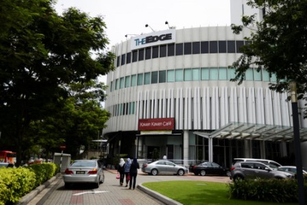 Malaysia court quashes ban on scandal-reporting media group