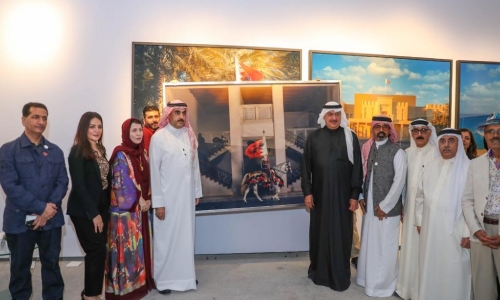Bahrainouna’s “Knight and Flag” photography exhibition opens