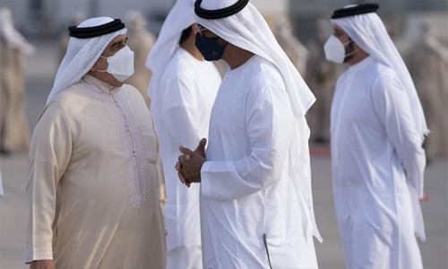 HM King arrives in Abu Dhabi for tripartite summit