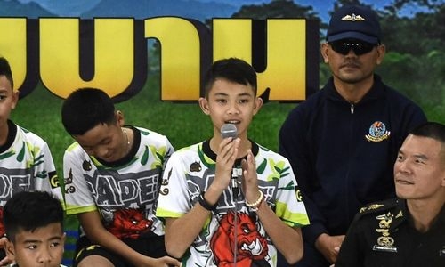 Football captain from 2018 Thai cave rescue dies in UK Football captain from 2018 Thai cave rescue dies in UK