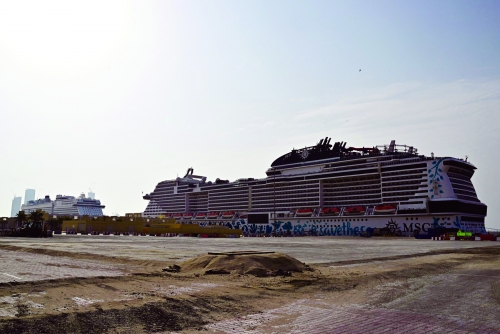 Iran urges UAE residents to stay away from ports 