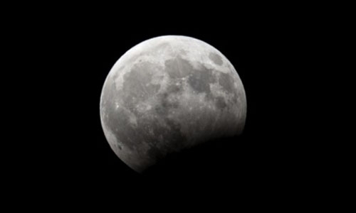 Fly me to the Moon: For some, lunar village takes shape Fly me to the Moon: For some, lunar village takes shape