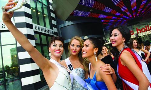 Miss Universe: Miss Philippines Pia Alonzo turns it on