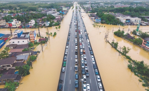Indonesia, Thailand race to find missing as flooding toll tops 600 Indonesia, Thailand race to find missing as flooding toll tops 600