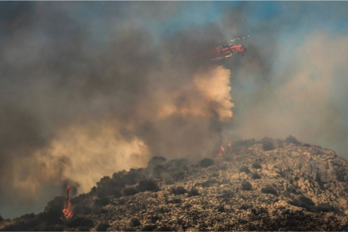 2 Killed as Greece Wildfires Force Nearly 600 to Evacuate 2 Killed as Greece Wildfires Force Nearly 600 to Evacuate