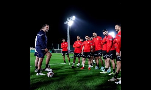Bahrainis kick off Dubai camp