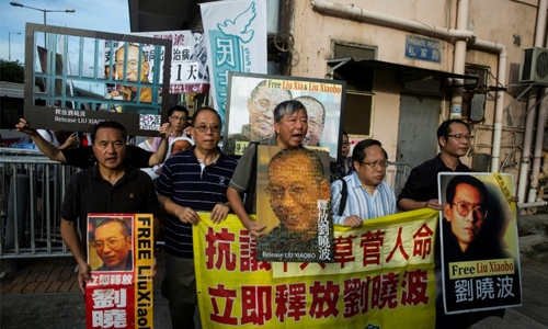 Chinese doctors scramble to 'rescue' ailing Nobel laureate