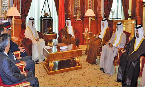 Prince Salman holds meeting with TRA board of directors