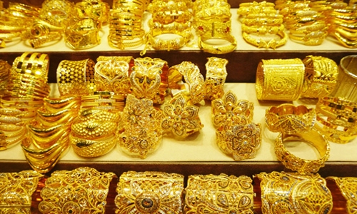 Gold glistens as US-Iran tensions rise