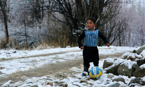 Afghan boy becomes Internet star after plastic shirt goes viral Afghan boy becomes Internet star after plastic shirt goes viral