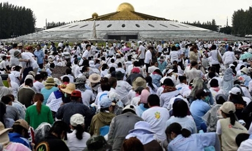 Thailand shuts ultra-rich temple's TV channel amid scandal Thailand shuts ultra-rich temple's TV channel amid scandal