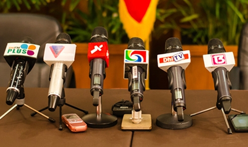 Maldives police arrest 16 independent journalists Maldives police arrest 16 independent journalists