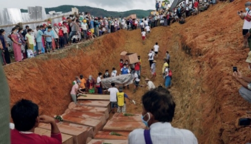 Mass burial for scores killed in Myanmar jade mine disaster