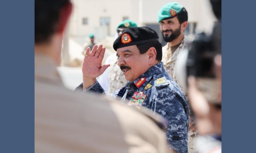 HM King Hamad praises RBAF personnel’s patriotism 