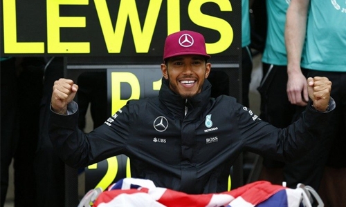 Hamilton given new tyre, Sainz and Magnussen grid penalties