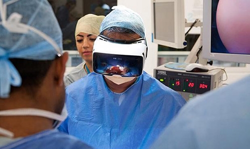 British cancer op streamed in virtual reality 'world first'