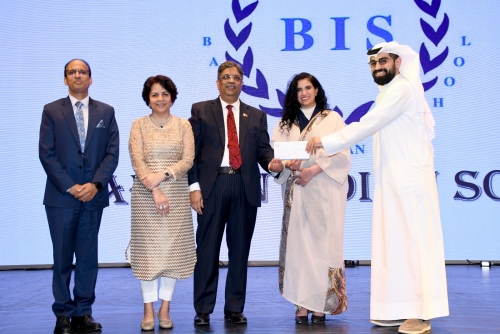 Bhavans-Bahrain Indian School presents BD1,000 cheque to RHF