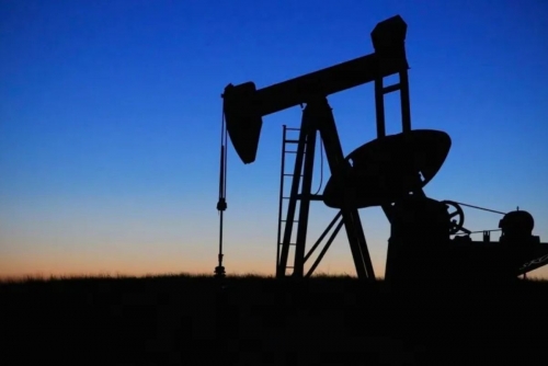 Oil falls as Lebanon and Israel agree on a ceasefire