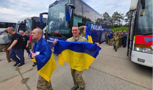 Russia strikes Kyiv amid swap