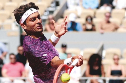 Kalinskaya and Cobolli reach French Open quarters