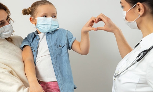  Vaccinated people should still wear masks: WHO