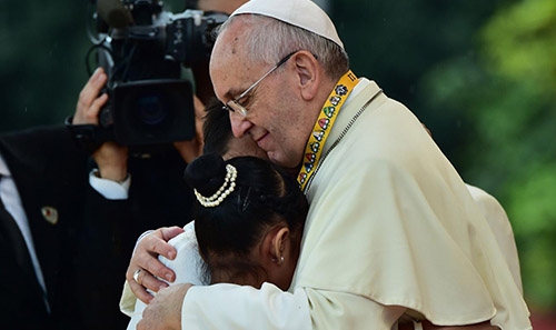 What made Pope Francis hug the tearful girl? What made Pope Francis hug the tearful girl?