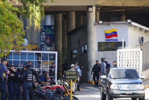 Venezuela releases 300 prisoners under amnesty law Venezuela releases 300 prisoners under amnesty law