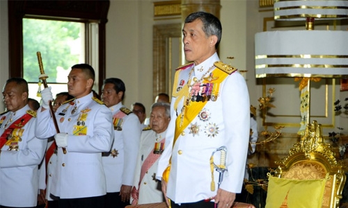 Thai parliament invites prince to become new king