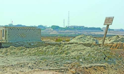Buhair residents grouse  about dust, intruders