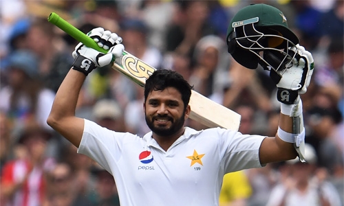 Azhar hits 205 for Pakistan before Aussies make solid start Azhar hits 205 for Pakistan before Aussies make solid start